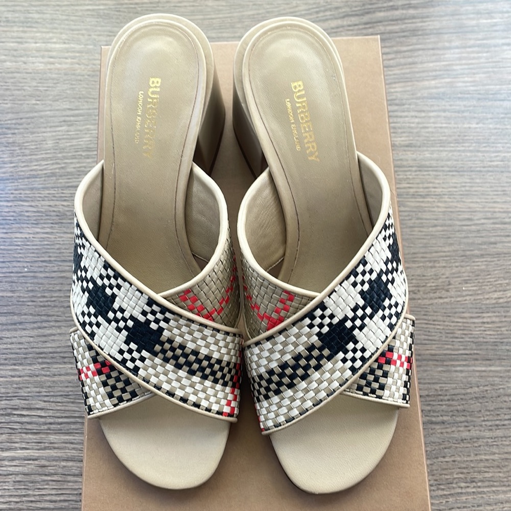 Brand New in Box Burberry Castlebar 50 woven slides, sandals, Size 39.5/9.5